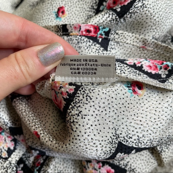 Tucker NYC Floral Diamond Dot Button Silk Blouse - Picture 8 of 9